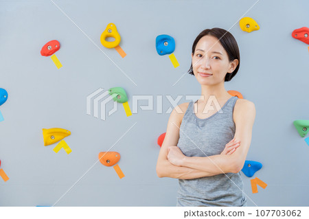 Portrait of a woman bouldering Portrait of a woman bouldering 107703062
