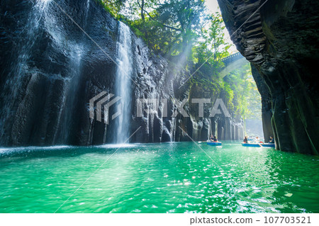 宮崎縣高千穗峽谷、懸崖和美麗的馬納內瀑布 107703521