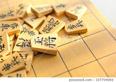 Shogi board and shogi pieces placed in a bright room Shogi board and shogi pieces placed in a bright room 107704069