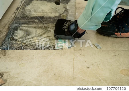 Floor vinyl tile removal status 02 P tile 107704120