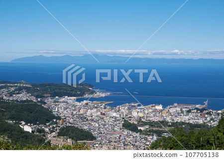Otaru city seen from Tenguyama in Otaru city 107705138