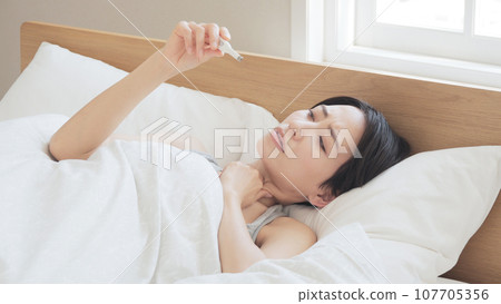 身體不適、發燒、體溫計 107705356