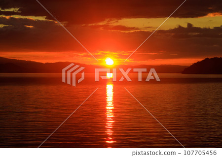 Beautiful sunset at Lake Thun in Switzerland Beautiful sunset at Lake Thun in Switzerland 107705456