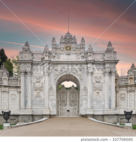 Entrance of Ottoman Dolmabahce Palace, Besiktas district, Istanbul, Turkey. View from the internal court  107706080