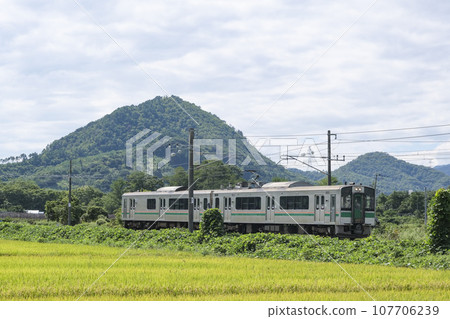 Local trains running on the Ou Main Line 107706239