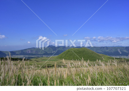 Aso in early autumn 107707321