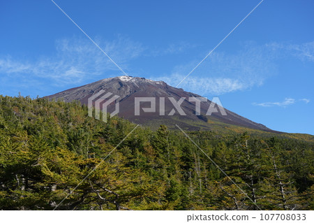 First crown of Mt. Fuji 107708033