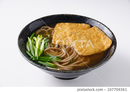 Tanuki Soba Kitsune Soba 107709361