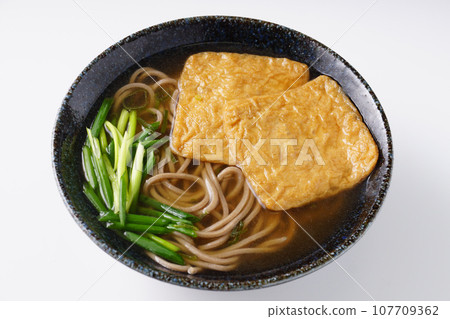 Tanuki Soba Kitsune Soba 107709362
