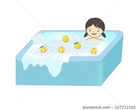 A girl taking a yuzu bath on the winter solstice 107712105