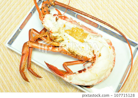 Grilled Ice shrimp 107715128