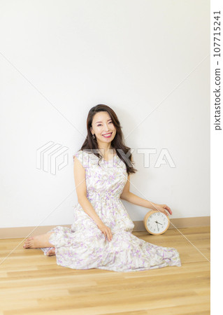 身材高挑的美女，氣質蓬鬆 107715241