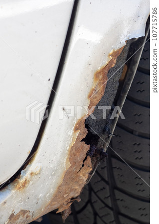 Rotten sills of an old gray car 107715786