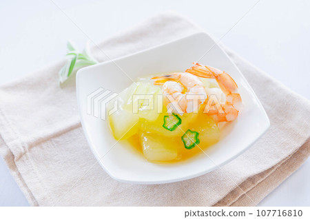 Thick boiled winter melon and shrimp 107716810
