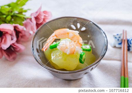Boiled shrimp and winter melon Boiled shrimp and winter melon 107716812