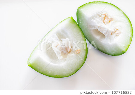 cut winter melon 107716822