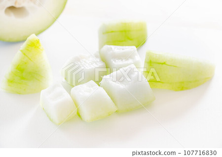 Cut spoonful Cut spoonful 107716830