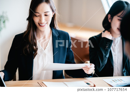 Career woman and customer explaining materials Career woman and customer explaining materials 107717654