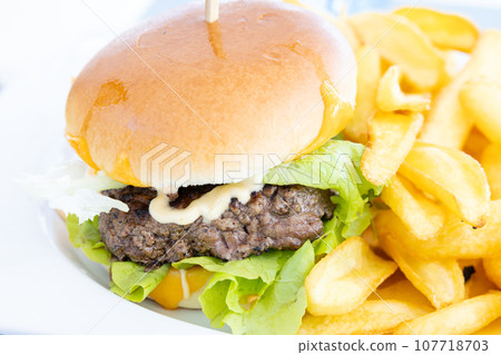 Delicious burgers and fries in the restaurant 107718703