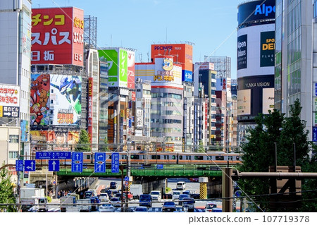 Shinjuku Dai Guard and Kabukicho buildings seen from Nishi-Shinjuku 107719378