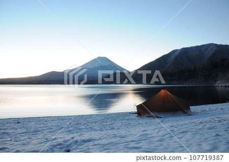 Spectacular view of Mt. Fuji on a sunny day Outdoor scenery in the snow 1 Spectacular view of Mt. Fuji on a sunny day Outdoor scenery in the snow 1 107719387