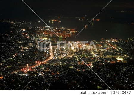 [廣島縣] 從灰峰展望台看到的吳市夜景（中國、四國三大夜景之一） 107720477