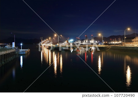[Hiroshima Prefecture] Night view of Array Karasukojima (Kure Park) 107720490