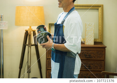 Recycle shop image 107721376