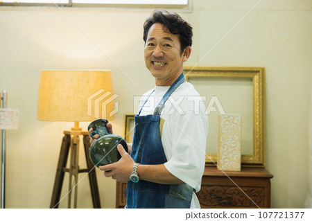 Recycle shop image 107721377