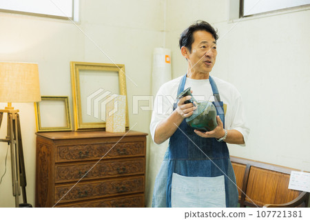 Recycle shop image 107721381