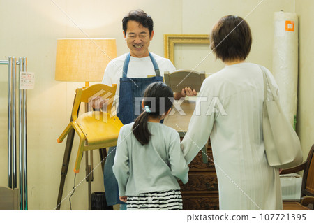 Recycle shop image 107721395