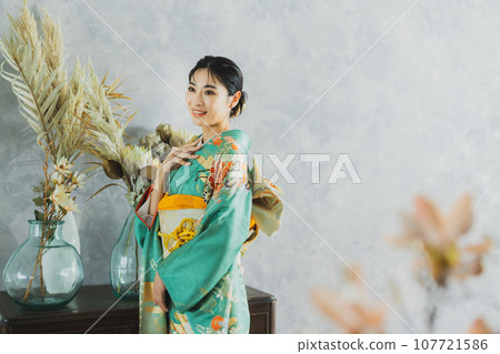 Woman in long-sleeved kimono Woman in long-sleeved kimono 107721586