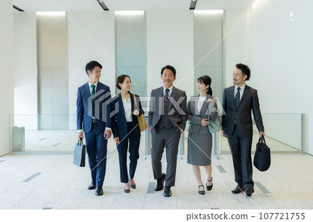 5 businessmen 107721755