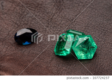 Natural emerald gemstone 107724237