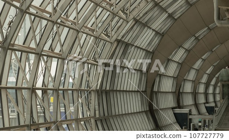 escalator, interior, modern architecture 107727779