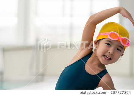 Swimming school 5 year olds warm up exercises Swimming school 5 year olds warm up exercises 107727804