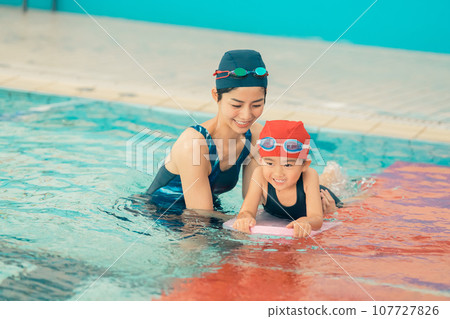 Swimming coach and 4 year old child 107727826