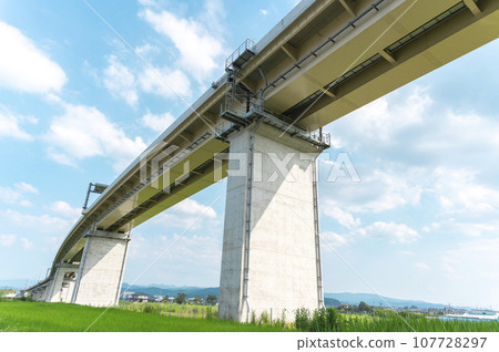 High crosslinking 107728297