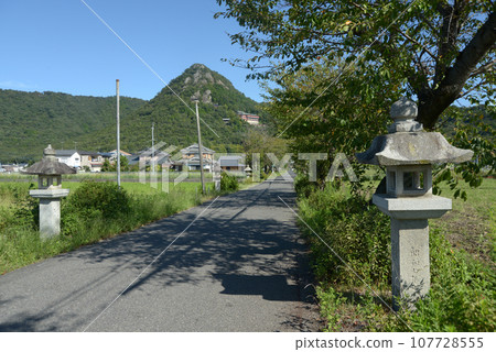 Tarobo Aga Shrine approach and Mt. Akakami Owaki-cho, Higashiomi City, Shiga Prefecture Tarobo Aga Shrine approach and Mt. Akakami Owaki-cho, Higashiomi City, Shiga Prefecture 107728555