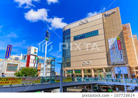 東京都足立區北千住站西口的街景 東京都足立區北千住站西口的街景 107728614