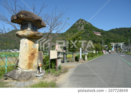 Tarobo Aga Shrine approach and Mt. Akakami Owaki-cho, Higashiomi City, Shiga Prefecture 107728649