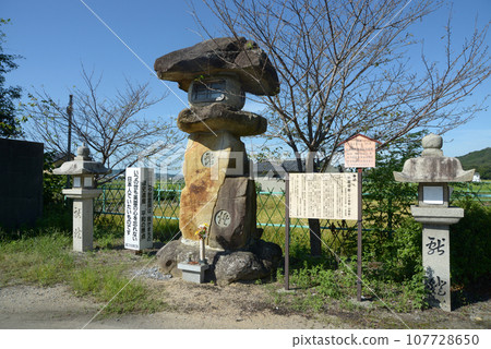 Tarobo Aga Shrine, Nomen lantern on the approach, Owaki-cho, Higashiomi City, Shiga Prefecture Tarobo Aga Shrine, Nomen lantern on the approach, Owaki-cho, Higashiomi City, Shiga Prefecture 107728650