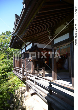 Tarobo Aga Shrine Kagura Hall and Worship Hall Owaki-cho, Higashiomi City, Shiga Prefecture 107728930