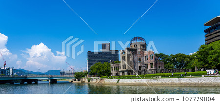 Atomic Bomb Dome and Motoyasu River during the day 107729004