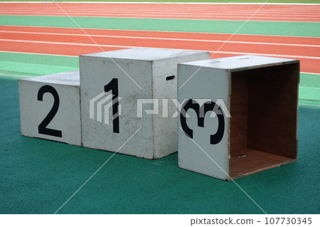 Podium 107730345