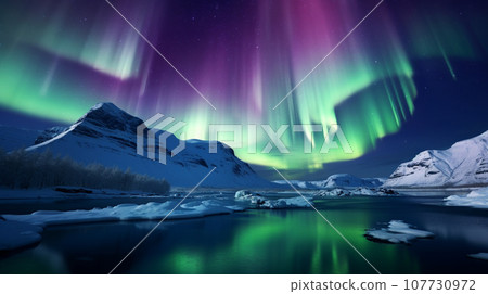 漂浮在峽灣中的極光 107730972