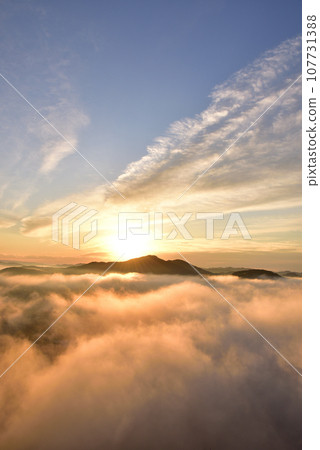 Kamakura mountain cloud sea 107731388