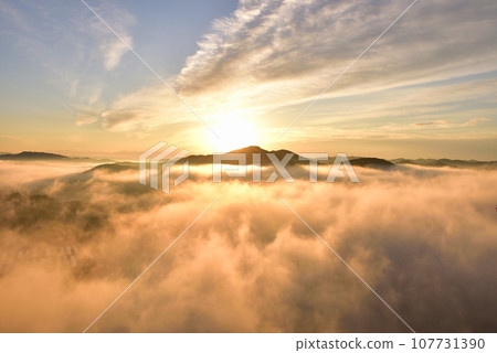 Kamakura mountain cloud sea 107731390