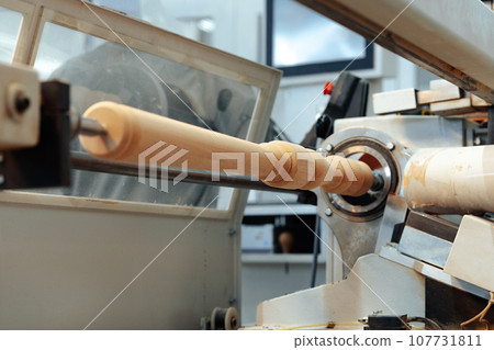 Process of making balusters from wood in furniture manufacture 107731811