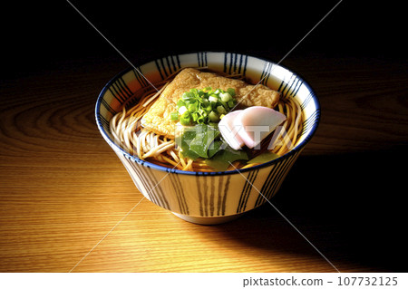 Kitsune 蕎麥麵配炸豆腐、魚糕、裙帶菜和蔥 Kitsune 蕎麥麵配炸豆腐、魚糕、裙帶菜和蔥 107732125
